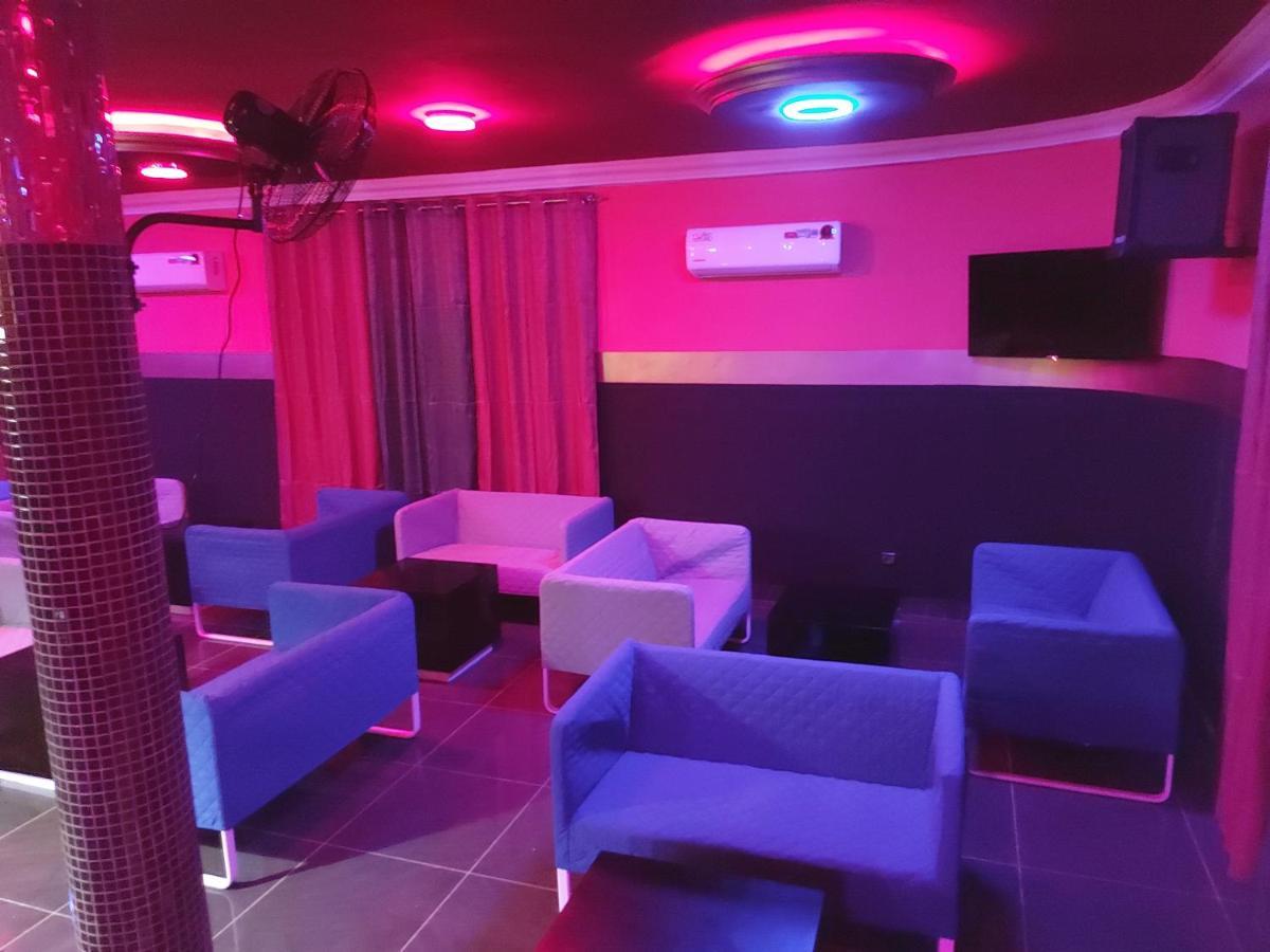 Royal Blue Guest House & Bar Lomé Eksteriør bilde