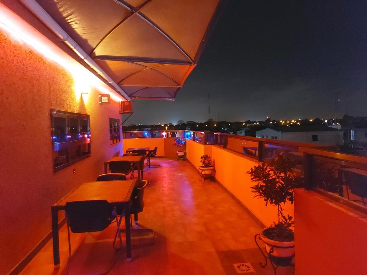Royal Blue Guest House & Bar Lomé Eksteriør bilde