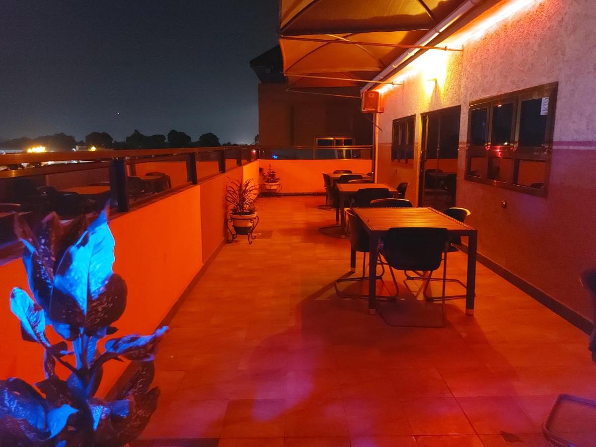Royal Blue Guest House & Bar Lomé Eksteriør bilde
