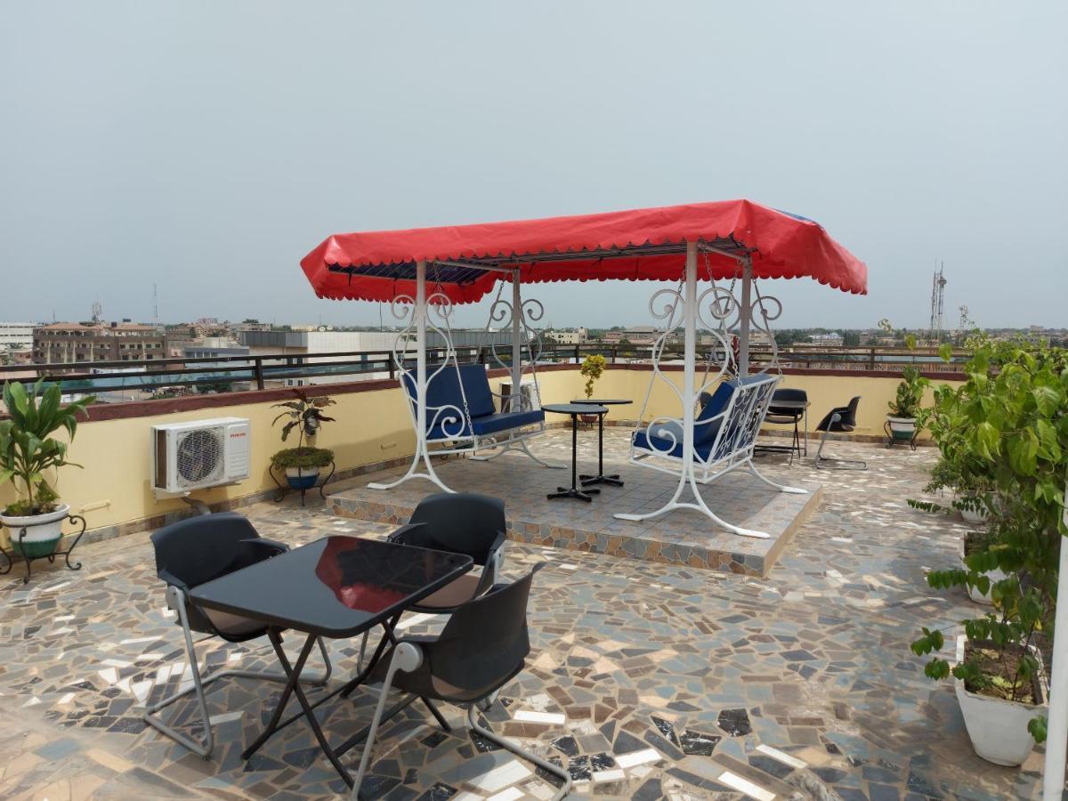Royal Blue Guest House & Bar Lomé Eksteriør bilde
